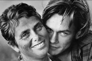 La madre de River Phoenix rinde un emotivo tributo al fallecido actor en el día de su cumpleaños