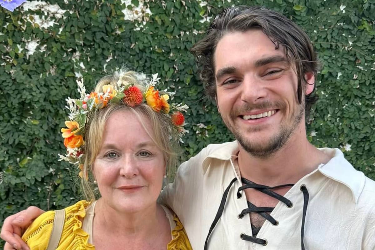 La madre de RJ Mitte rompió el silencio tras la muerte del actor (Foto: Instagram @dyna_banana)