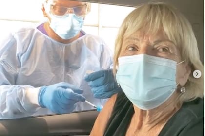 La madre de Yanina Latorre hizo un vivo en Instagram con su nieta Lola donde dijo: “Me vacuné pese a quien le pese".