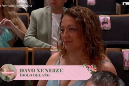 La madre del creador de contenido estuvo presente durante la ceremonia y escuchó la emotiva dedicatoria