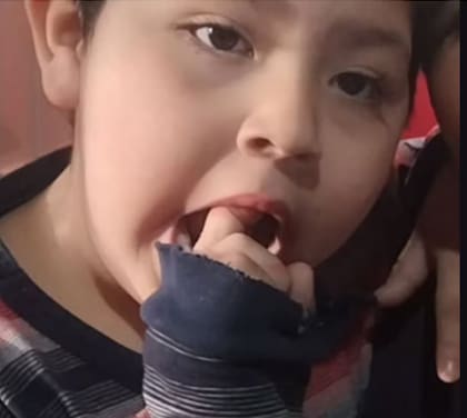 La madre del menor ingresó a la planta un minuto después que su hijo