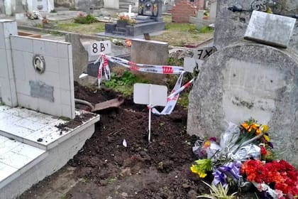 La madre del menor -que falleció cuando tenía cuatro meses- notó que la tierra de la tumba estaba removida y la policía descubrió el robo del cuerpo