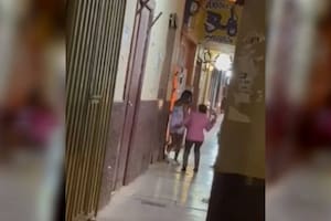 La madre sacó a su hija de la disco -donde había ido sin permiso- a puro cinturonazos