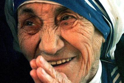 La madre Teresa de Calcuta falleció a sus 87 años de edad por malaria