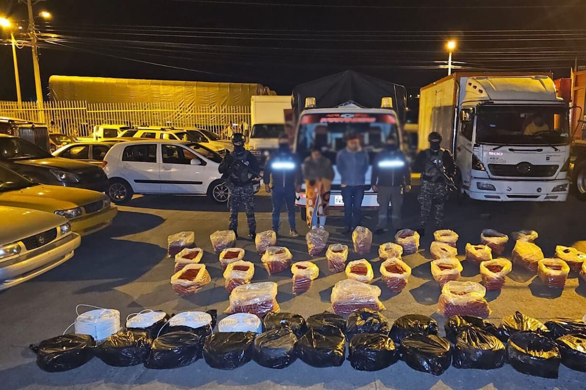 La madrugada del 24 de agosto de 2025, la Policía Nacional del Ecuador ejecutó la operación "Victoria" en el cantón Tulcán de la parroquia de San Gabriel, que dejó como resultado la captura de dos ciudadanos ecuatorianos y la incautación de un significativo cargamento de material explosivo