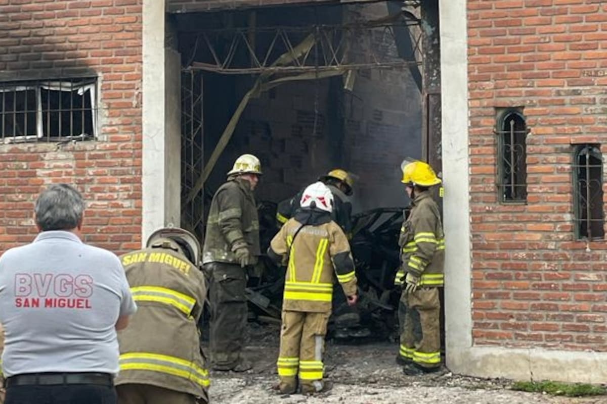 La mañana siguiente tras el incendio de la fábrica