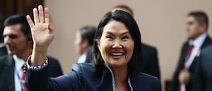 Fujimori anunció un nuevo régimen de disciplina en las escuelas de Perú: maquillaje prohibido, pelo más corto y expulsiones