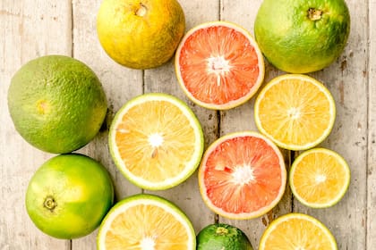 La mandarina forma parte de la familia de los cítricos, importante por su vitamina C y varios compuestos como flavonoides y aceites escenciales