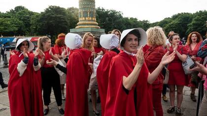 La manera en que se oprime a la mujer en la serie ha inspirado manifestaciones feministas