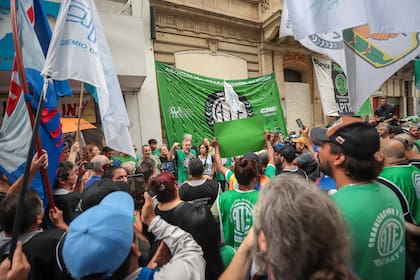La manifestación en las afueras del organismo