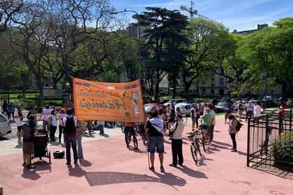 La manifestación frente al Ministerio de Educación de la Nación fue convocada por el gremio Ademys