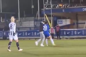 La maniobra de la futbolista del Chelsea fue aplaudida por la tribuna