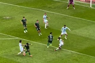 Ferro quedó a un paso de la final por el ascenso a Primera: ganó con un penal mal sancionado