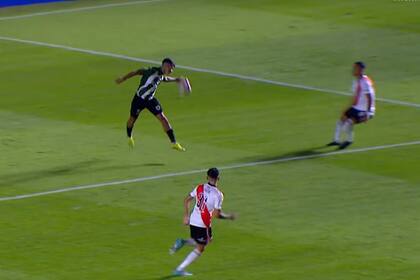 La mano de la polémica en Banfield-River
