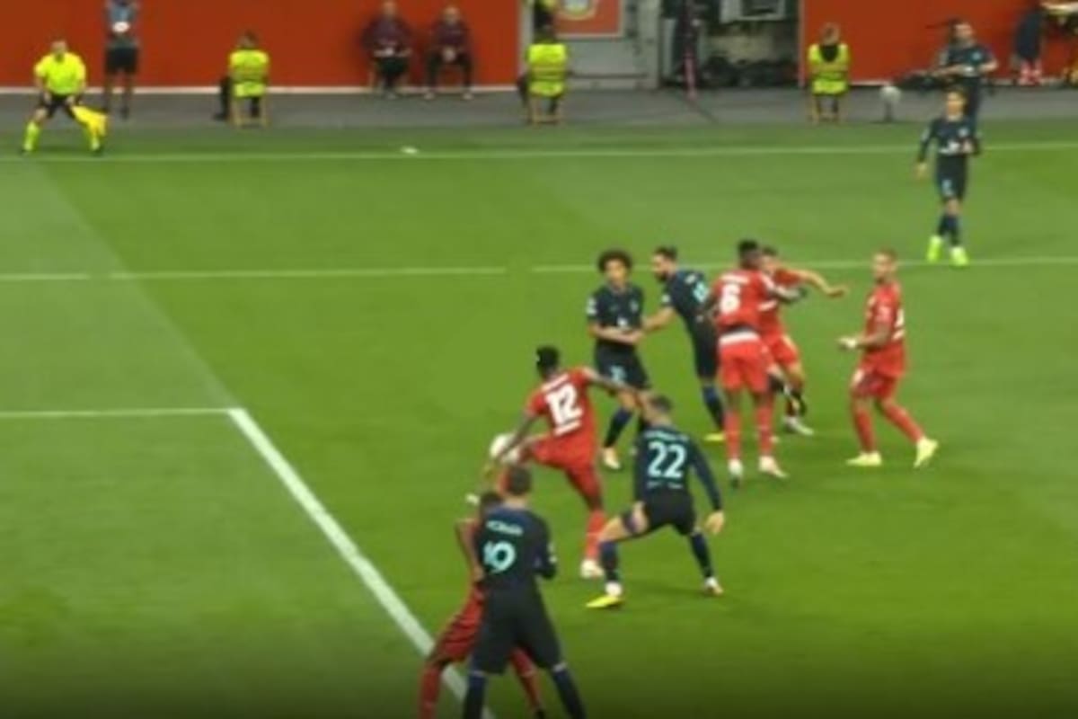 La mano no cobrada en Bayer Leverkusen-Atlético Madrid que enojó a Simeone