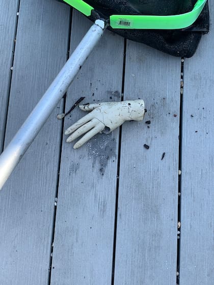 La mano que yacía al fondo del canal