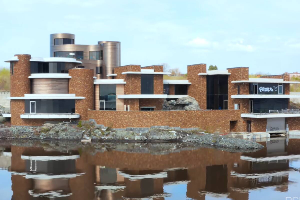 La mansión de 25 millones de dólares nunca fue habitada, los antiguos dueños nunca terminaron la construcción