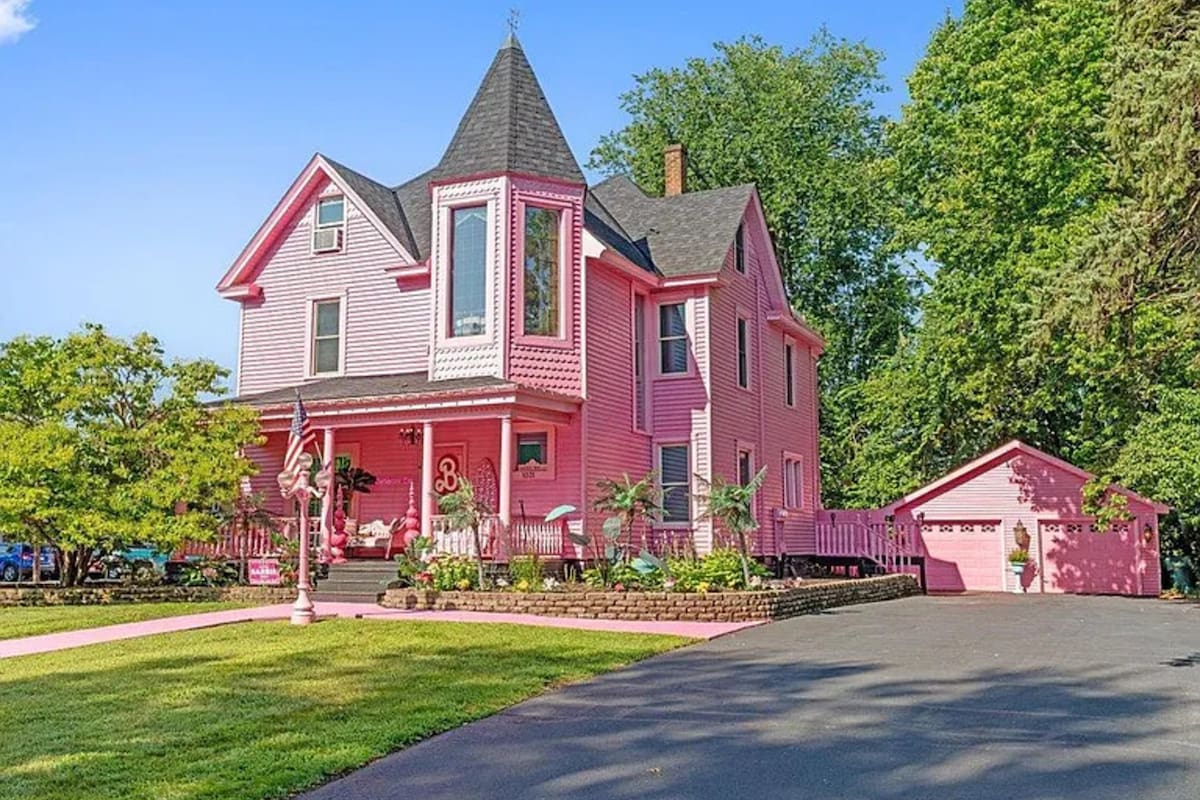 La mansión de Barbie de Wisconsin salió al mercado de bienes raíces en US$1.100.000, posee una superficie de casi 500 metros cuadrados distribuidos en tres plantas, entre las que suma siete dormitorios y cuatro baños (Foto: gentileza The New York Times)