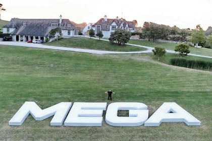 La mansión de Dotcom en Nueva Zelanda, modificada para promocionar su nuevo servicio Web