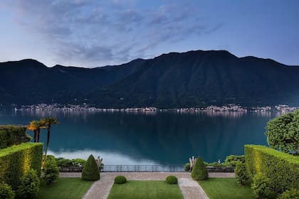 La mansión de House of Gucci posee vistas a las montañas del lago di Como