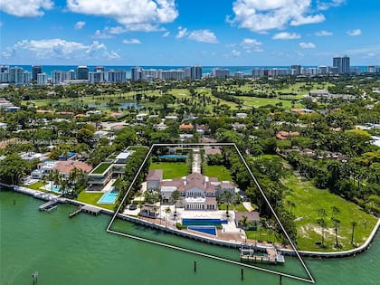 La mansión de North Bay Road se encuentra en un terreno de 2,3 acres y es la más cara de la zona