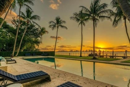La mansión de Phil Collins tiene 3282 metros cuadrados y está ubicada en la Bahía de Biscayne