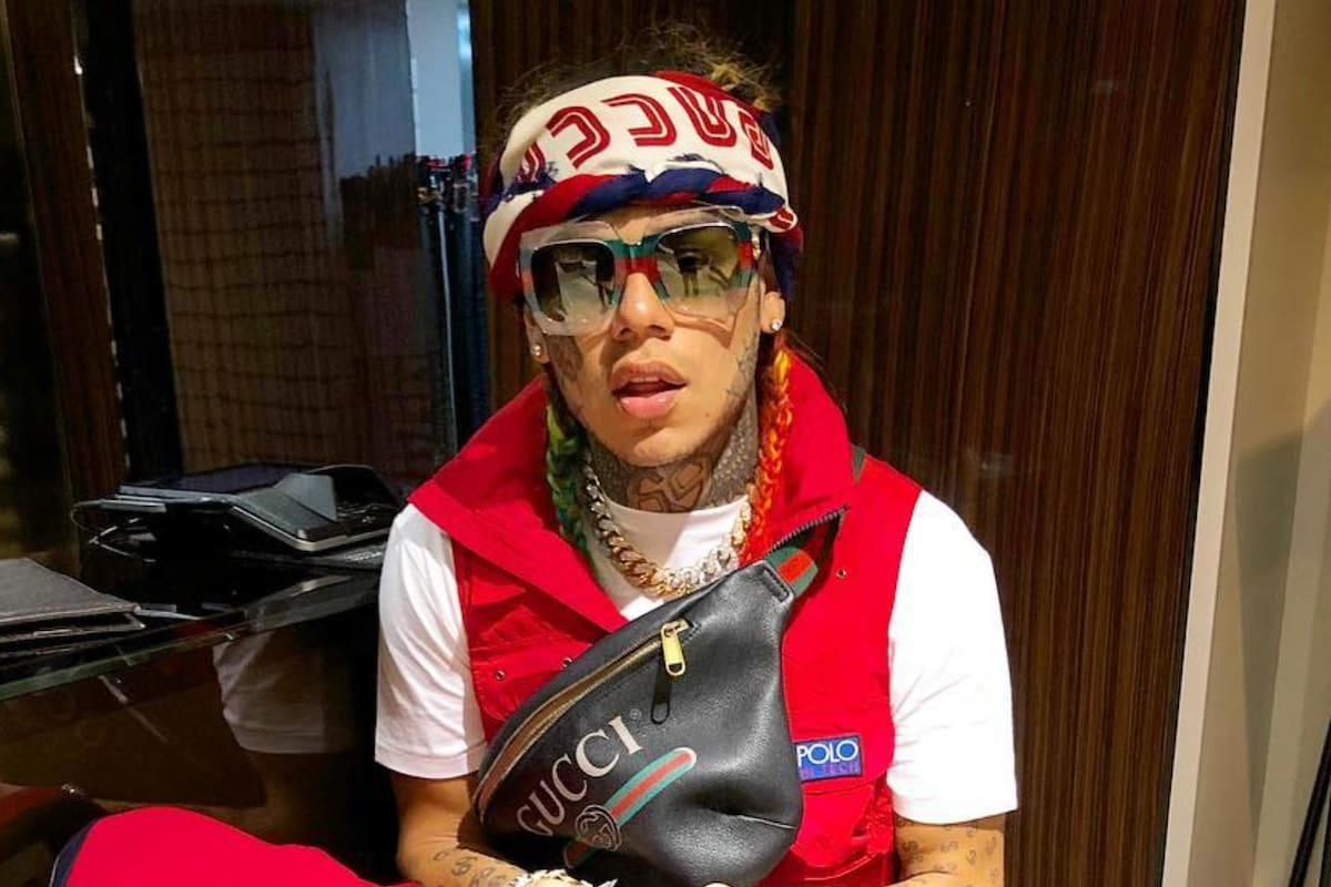 La mansión de Tekashi 6ix9ine en Florida estaba repleta de agentes del orden el miércoles; agentes federales y policías locales allanaron su casa