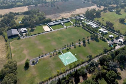 La mansión de Villa Rosa, con helipuerto y haras, atribuida a la AFA