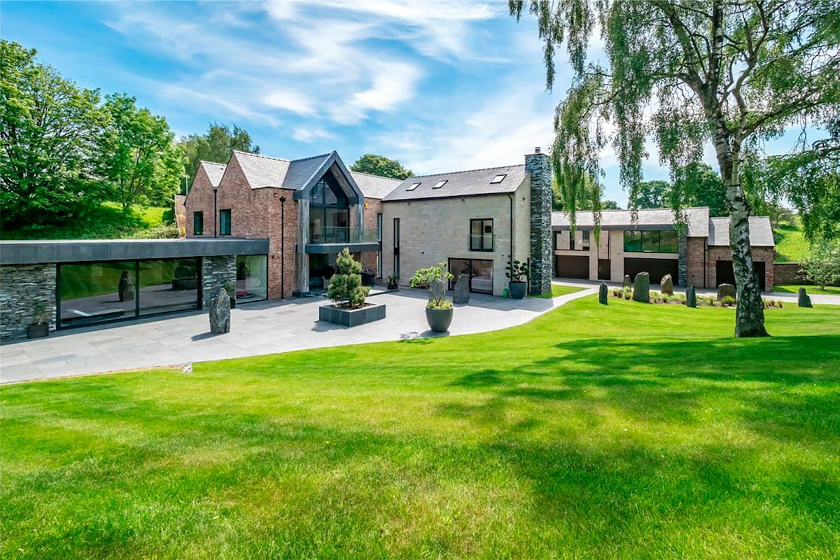 La mansión donde ya viven Cristiano Ronaldo y Georgina Rodríguez en Manchester