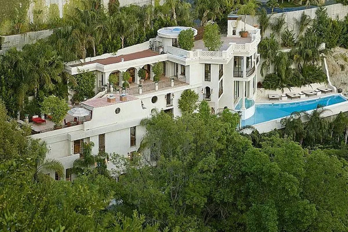 La mansión en Hollywood Hills West, en el 1754 de Sunset Plaza Drive; así se ve en su anuncio en Zillow