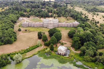 La mansión es más grande que el Palacio de Buckingham y la están construyendo hace 35 años