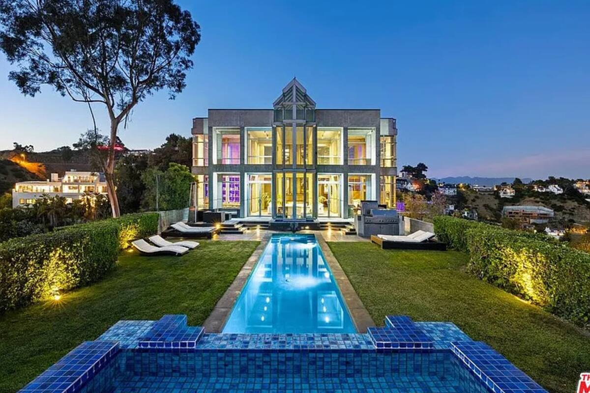 La mansión que apareció en la película “Big Fat Liar”, fue puesta en alquiler por 135.000 dólares al mes (https://www.zillow.com/)