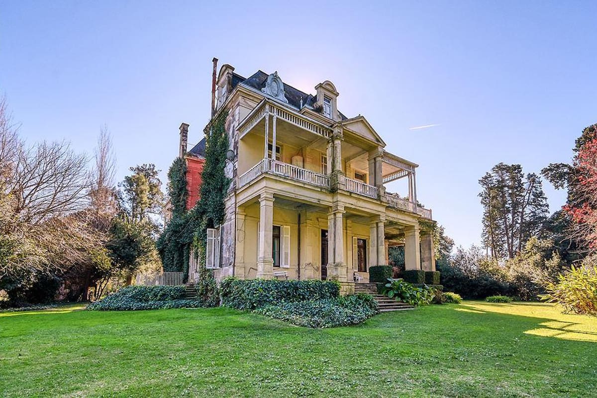 La mansión queda en Provincia de Buenos Aires y fue construida en honor a Felicitas Guerrero, asesinada por un amante en el siglo XIX