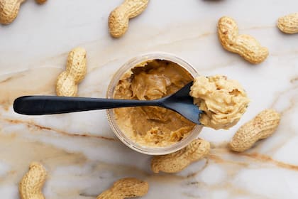 La mantequilla de maní sin dulce extra es un alimento saludable