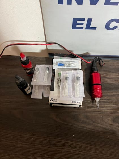 La maquina con la que "marcaba" a las mujeres.