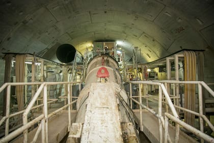 La máquina tuneladora mide 130 metros de largo y pesa unas 1200 toneladas