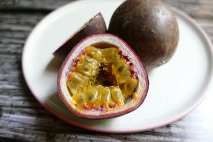 La maracuyá es rica en antioxidantes, fibra dietética, vitaminas A y C, así como minerales como el potasio y el hierro (Foto ilustrativa: PIXABAY)