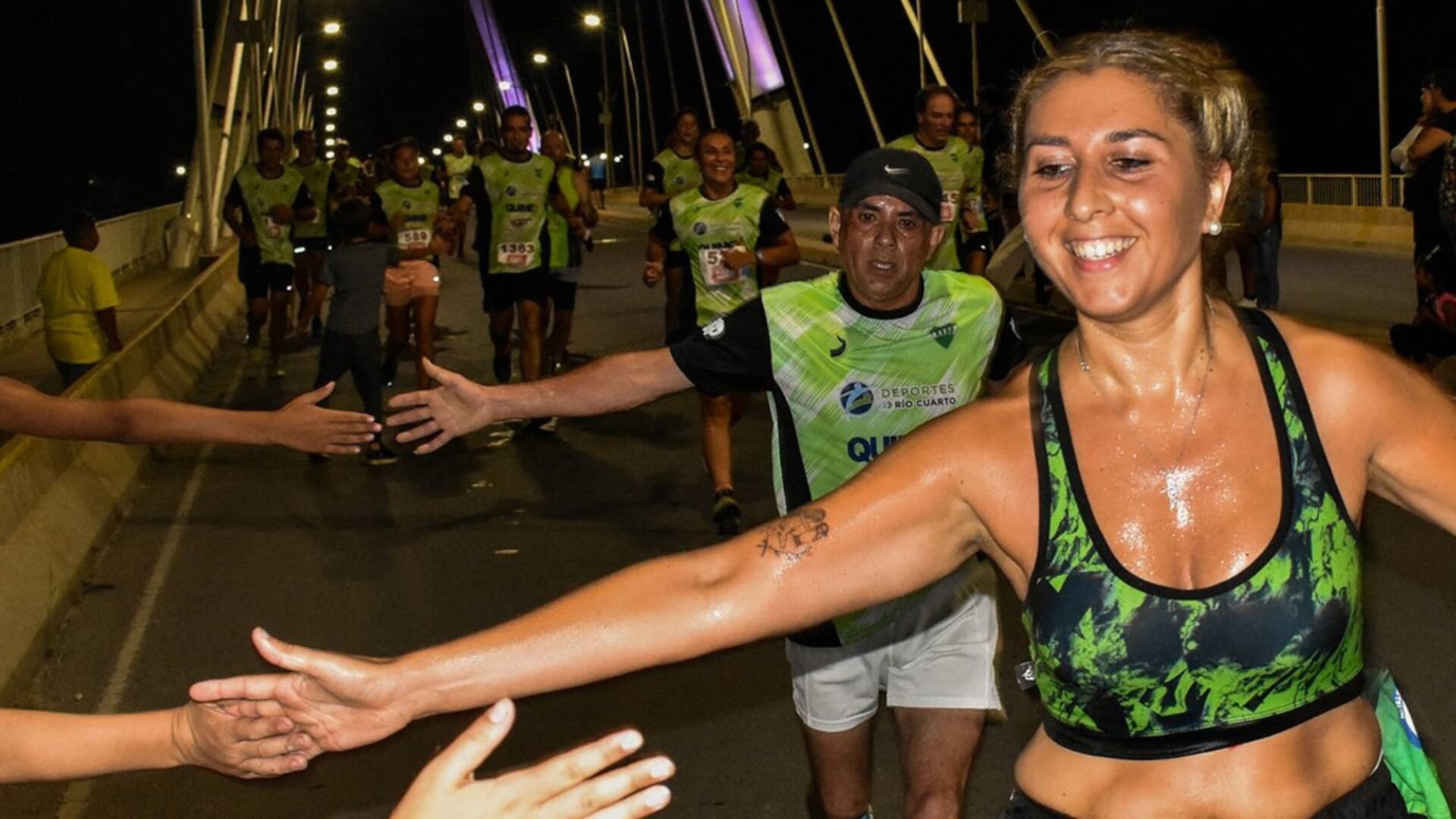 Rosa Godoy cruza la meta