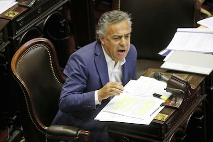 Cornejo considera que es "insuficiente" y denuncia que la Nación retiene los fondos