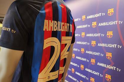 La marca Ambilight estará presente en la manga de la remera del Barcelona