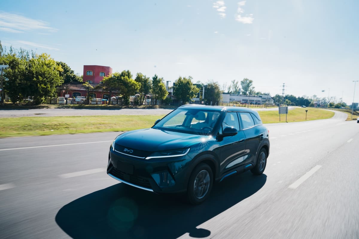 La marca china que pone en jaque a las potencias estadounidenses en el mercado de autos eléctricos por sus bajos precios