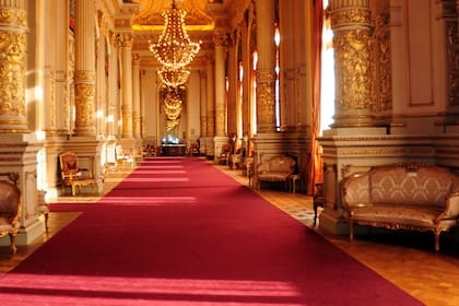 La marca de muebles Fontenla estuvo a cargo de la restauración de muebles notables como las butacas del Teatro Colón o el sillón presidencial de la Casa Rosada
