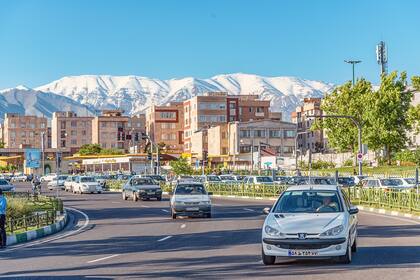 La marca Peugeot sigue teniendo una gran presencia en las calles de Teherán