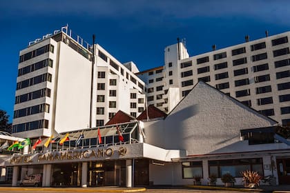 La marca Sheraton llegará a Bariloche y por primera vez desembarcará en la Patagonia argentina; así lo anunció hoy Marriott International, el grupo que maneja la marca, tras firmar un acuerdo para quedarse con el Hotel Panamericano Bariloche, en el centro de la ciudad turística rionegrina