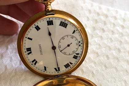 La marca suiza Ulysse Nardin fue fundada en 1846. Una pieza similar fue robada en 2007 del museo de la Casa Rosada, en el subsuelo.