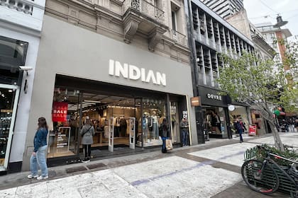 Marcas Internacionales como Indian, Decathlon y Hugo Boss: El Fenómeno que Antecedió su Llegada 2 Indlan en la peatonal Florida