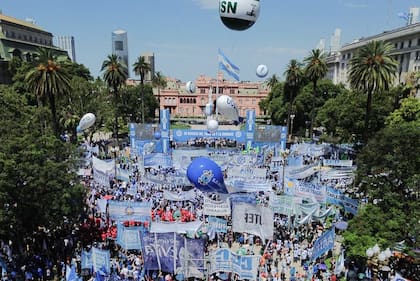 La marcha de la CGT, en diciembre, frente a la Casa Rosada