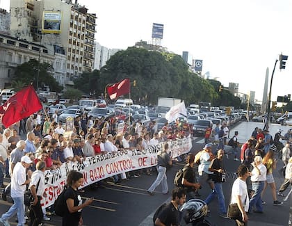 La marcha de los partidos de izquierda, cerca de la Plaza de Mayo