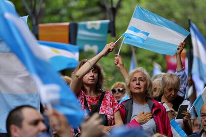 La Marcha del Millón en la plaza Independencia y en la peatonal Sarmiento, en Mendoza