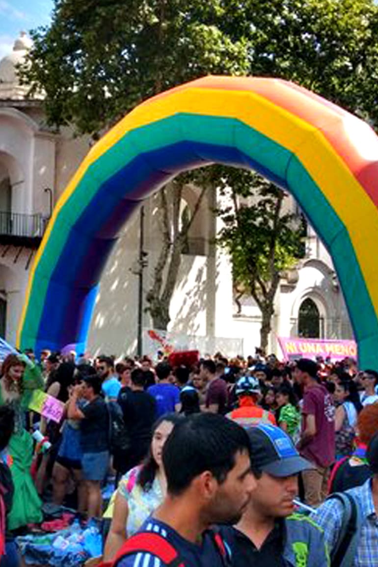 La marcha del orgullo en la Plaza de Mayo